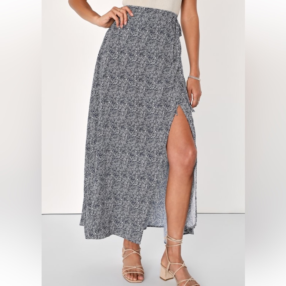 Lulu’s Beautiful Tempest Navy Blue Print Wrap Maxi Skirt, size small.